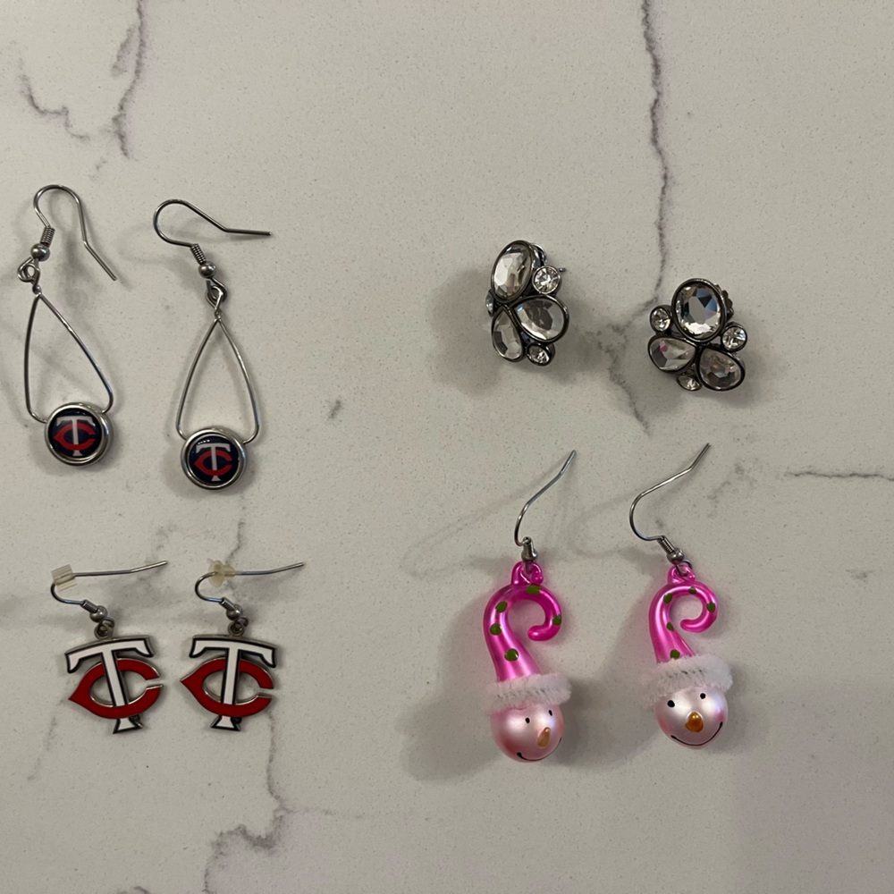 Lia Sophia Silver and Black Earrings Set
Twins 2 sets
Pink Christmas earrings